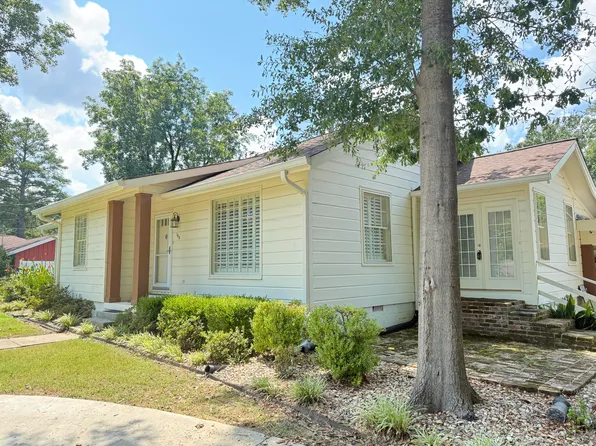 103 Davis Dr, Aberdeen, MS 39730