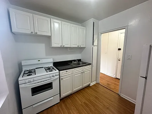 Rented by Karten Real Estate Services LLC | media 1