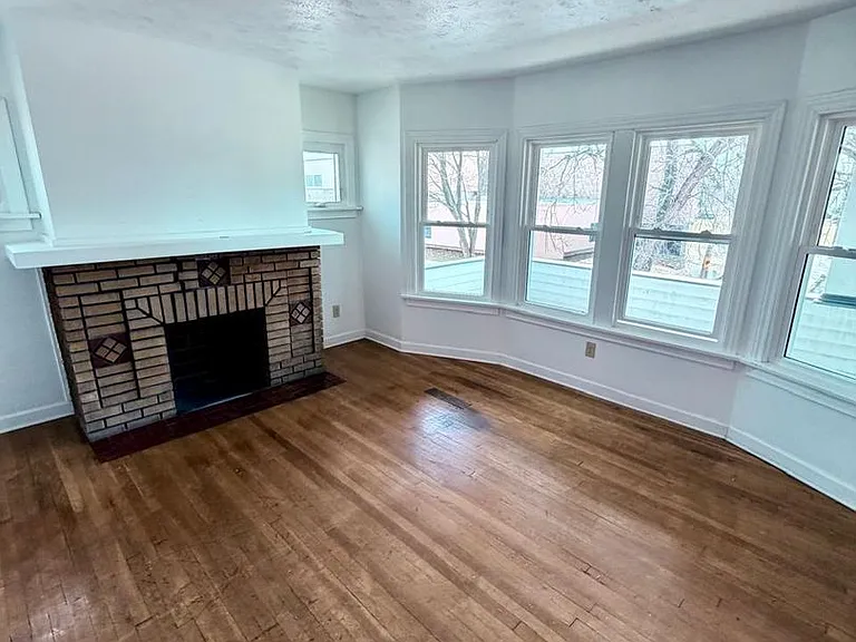 14221 Glenside Rd — Photo 9
