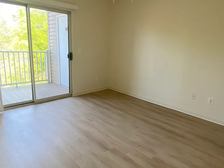 Main bedroom with access to the balcony
