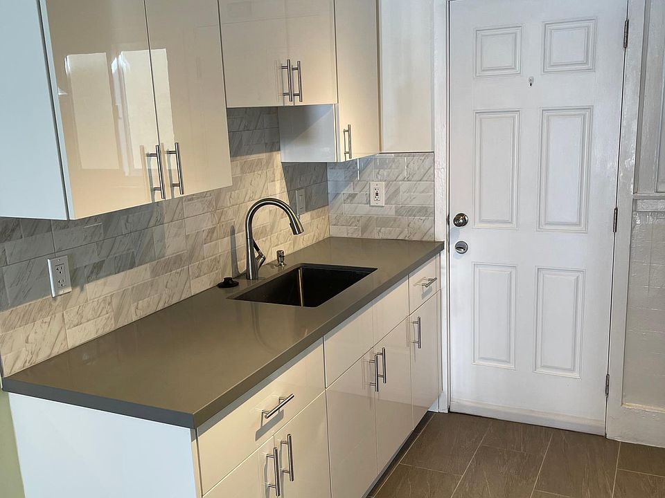 1st image of 1108 Palm Dr APT 3