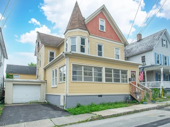 3 Jefferson St, Newton Town, NJ 07860