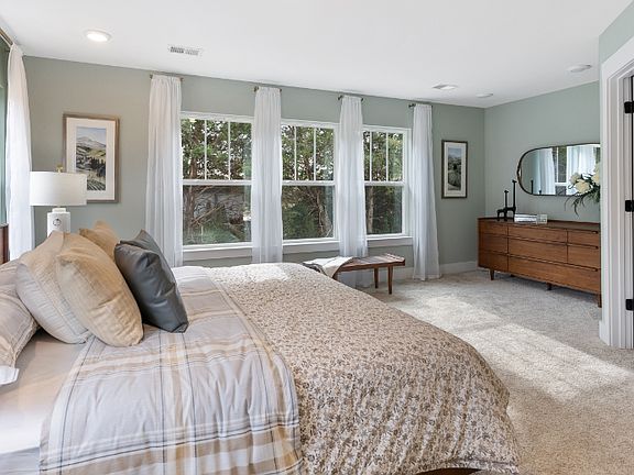 5th image of 206 Blandford St