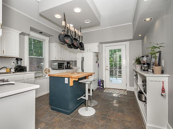 2nd image of 3814 Isabella Ave