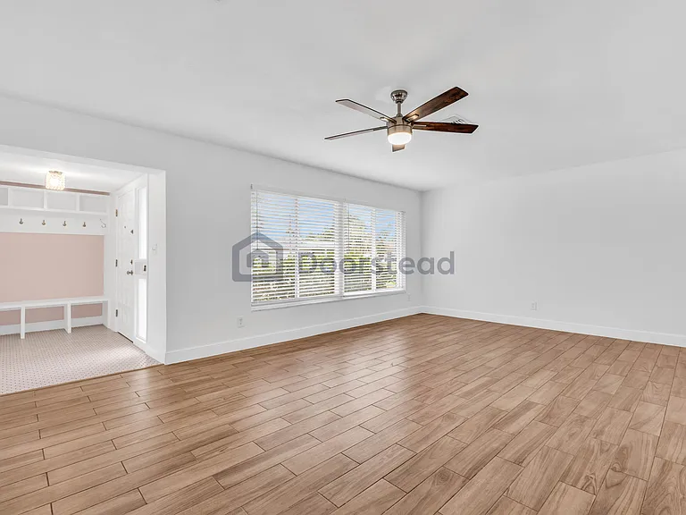 1454 45th Ave NE — Photo 10