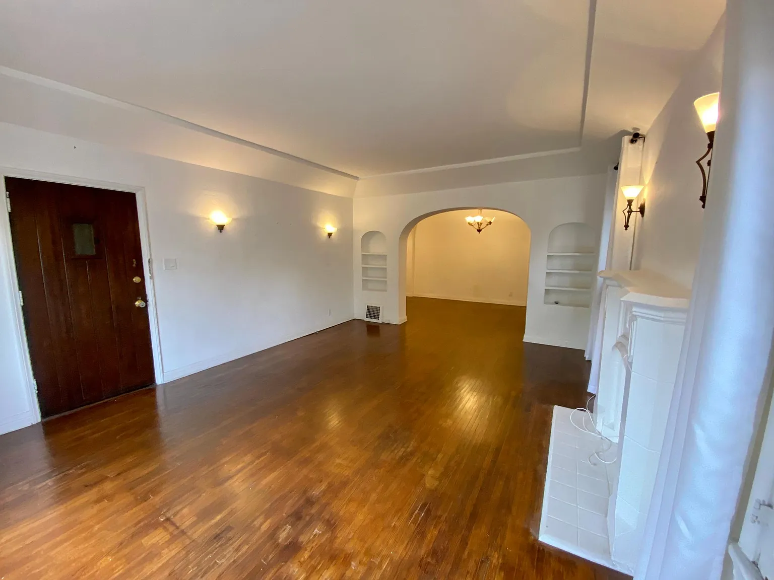 353 N Curson Ave — Photo 4
