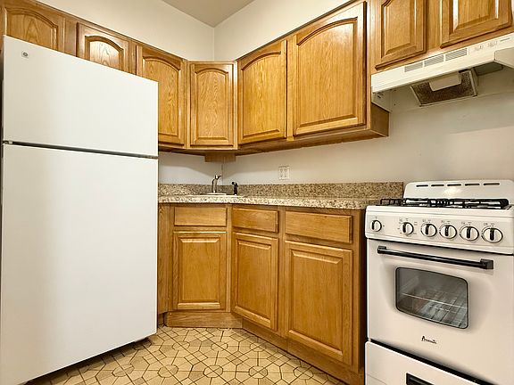 2nd image of 46 W 87th St APT 2B