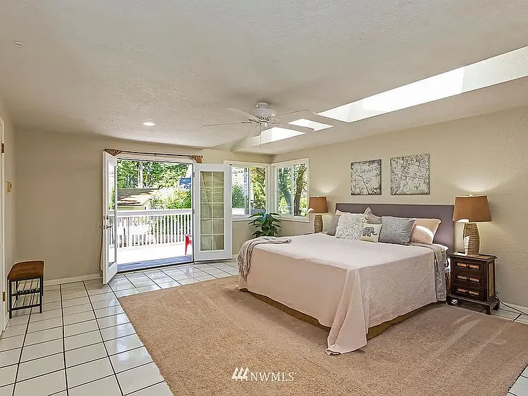 Primary Suite Bedroom. Items to be Removed. (Photo from Previous Listing)