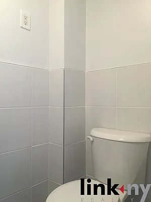 Rented by Link NY Realty | media 44
