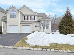 120 Kettles Ln, Medford, NY 11763