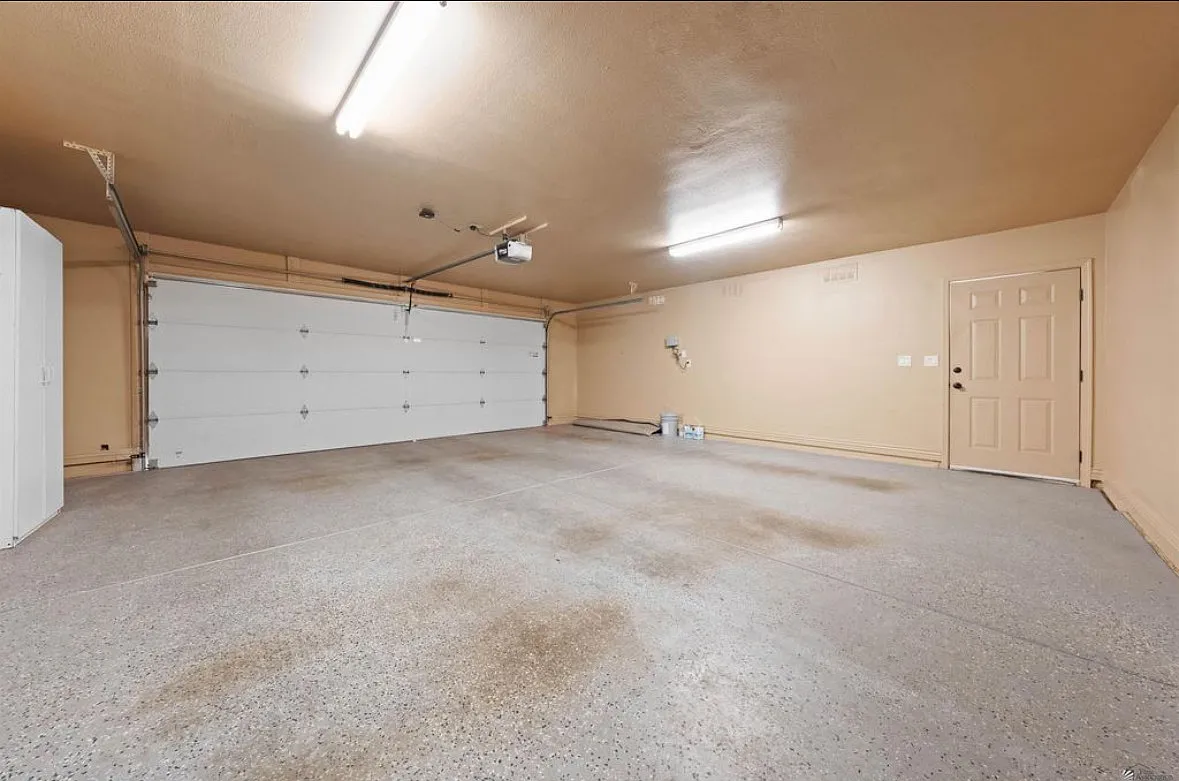 4 bed, 2887 sqft, $2,950 — Photo 3