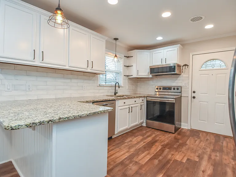2018 Townview Dr — Photo 6