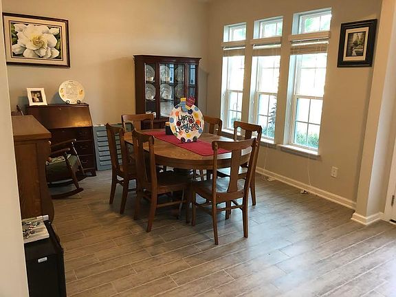 DINING ROOM/FLEX ROOM