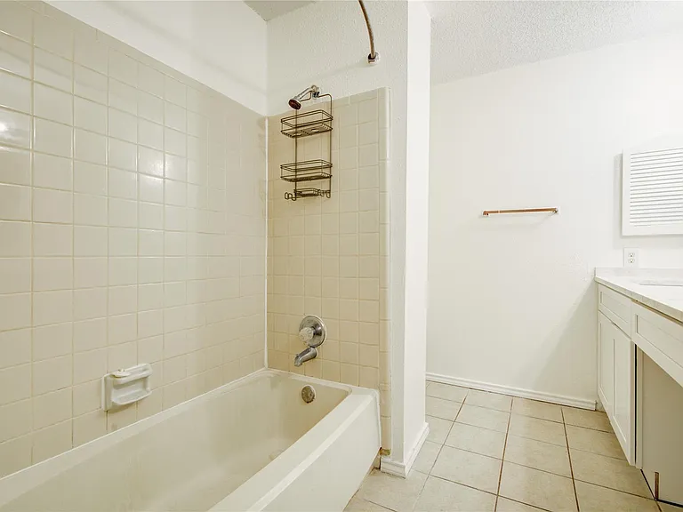 2114 Greenbriar Colony Dr — Photo 30