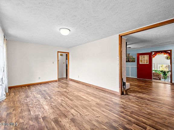 5th image of 405 West Road
