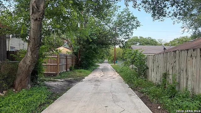 3011 W Cesar E Chavez Blvd — Photo 4