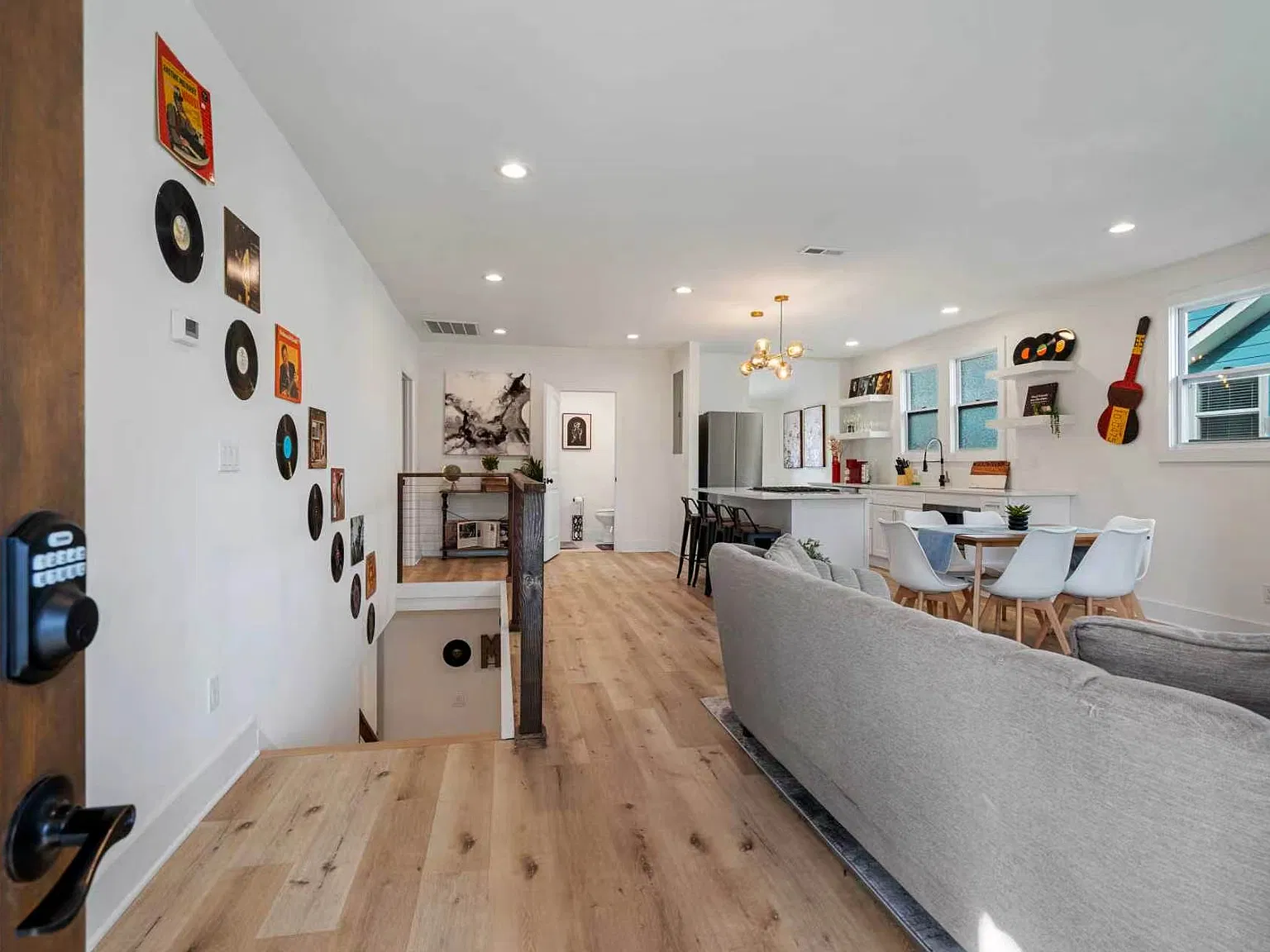 4 bed, 2.5 bath, 1875 sqft, $3,250 — Photo 2