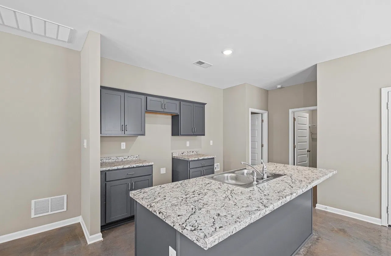 3 bed, 1300 sqft, $1,550 — Photo 2