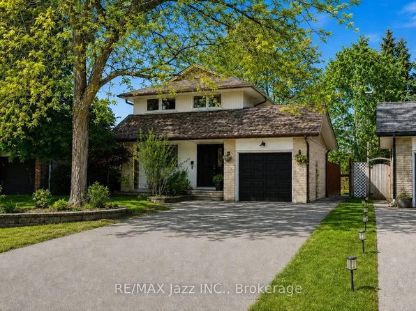 304 Annes St, Whitby, ON L1N 5V6