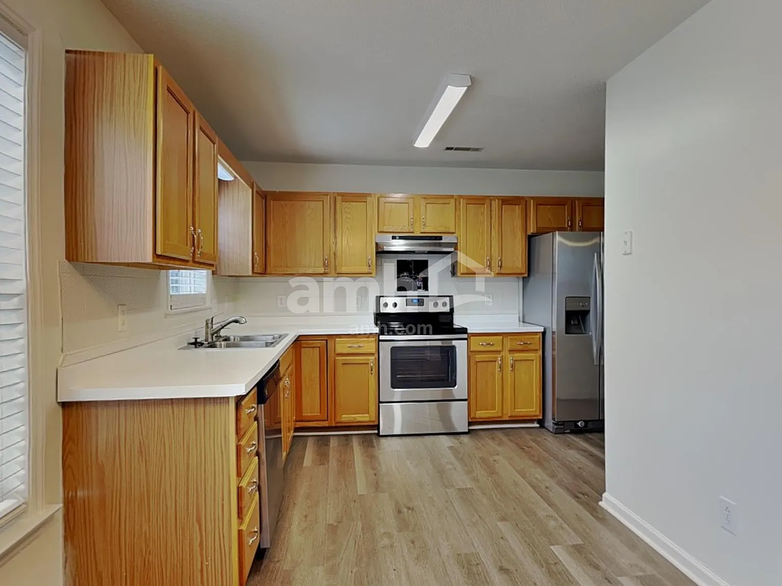 3 bed, 2.0 bath, 1584 sqft, $2,040 — Photo 3