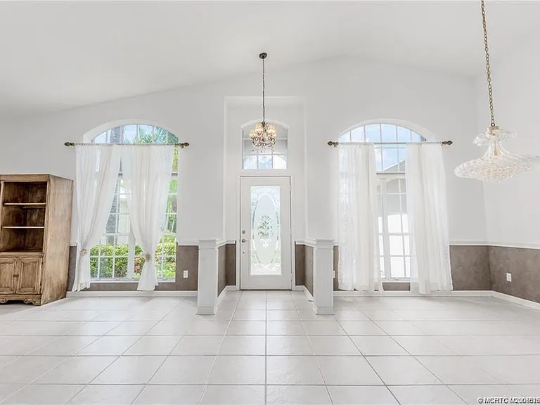376 NW Canna Way — Photo 6