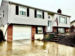 8 Daffodil Ln, Lock Haven, PA 17745