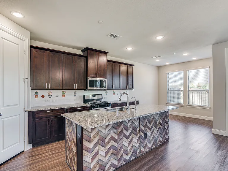 4533 Titus Cir — Photo 9