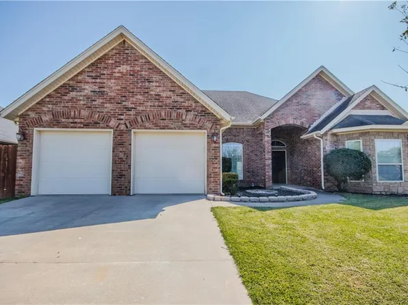 3605 N 2nd Pl, Rogers, AR 72756