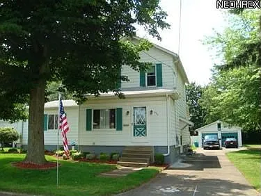 390 Como Ave photo 1