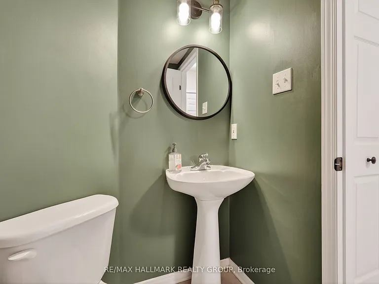 130 College Cir — Photo 5