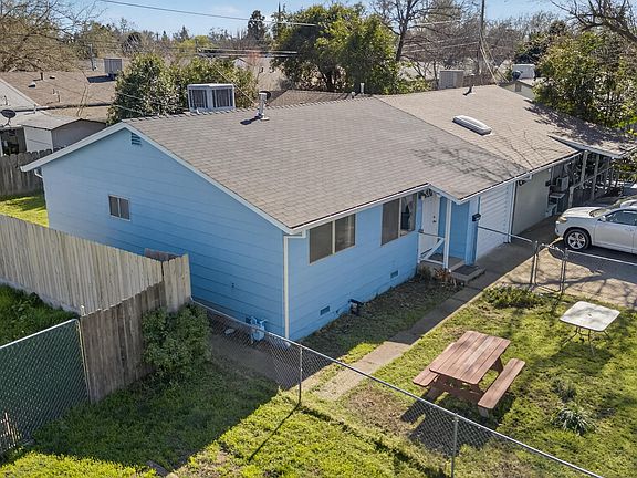 4th image of 3265 Daisy St