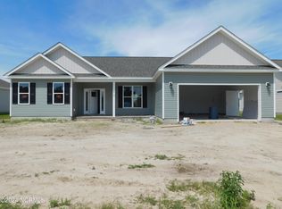 613 Bright Harvest Dr, Maysville, NC 28555