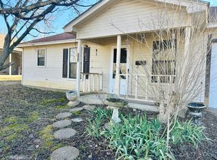 300 Smith St, Bonham, TX 75418