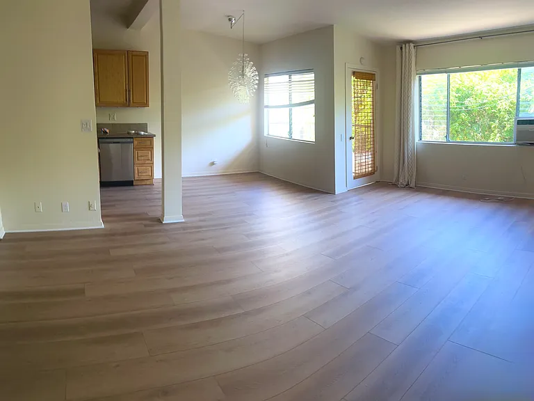 708 Huntley Dr #4 — Photo 3