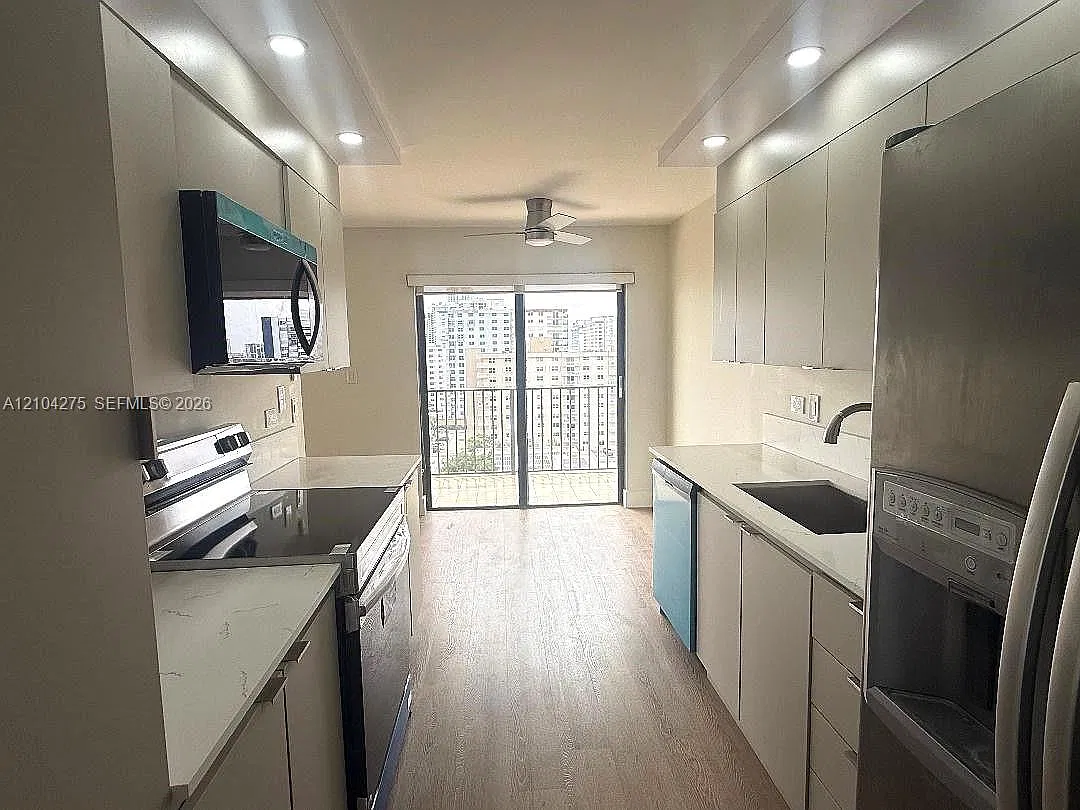 2 bed, 1570 sqft, $4,500 — Photo 4