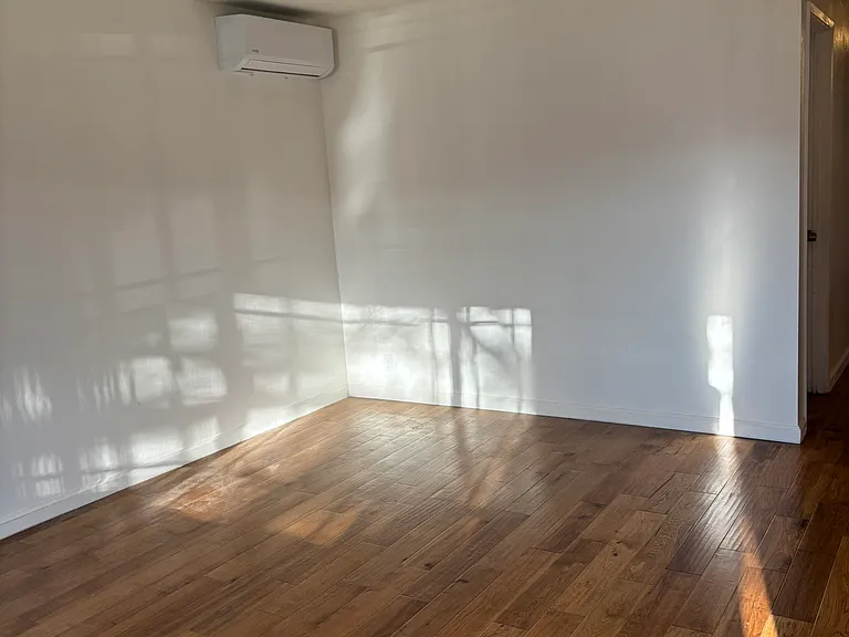 1582 Ardenwood Dr — Photo 2