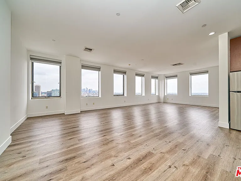 3810 Wilshire Blvd #Penthouse 7 — Photo 9