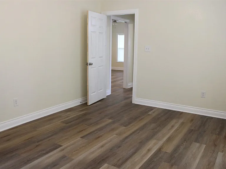 410 Hahlo St — Photo 15