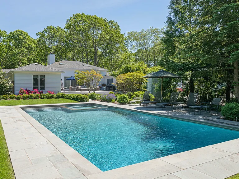 34 Elizabeth Ln — Photo 3