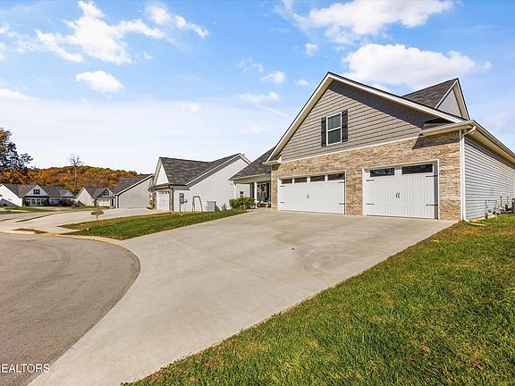 3rd image of 6564 Cara Cade Ln