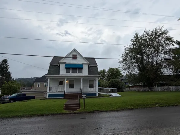 88 Church St, West Union, WV 26456