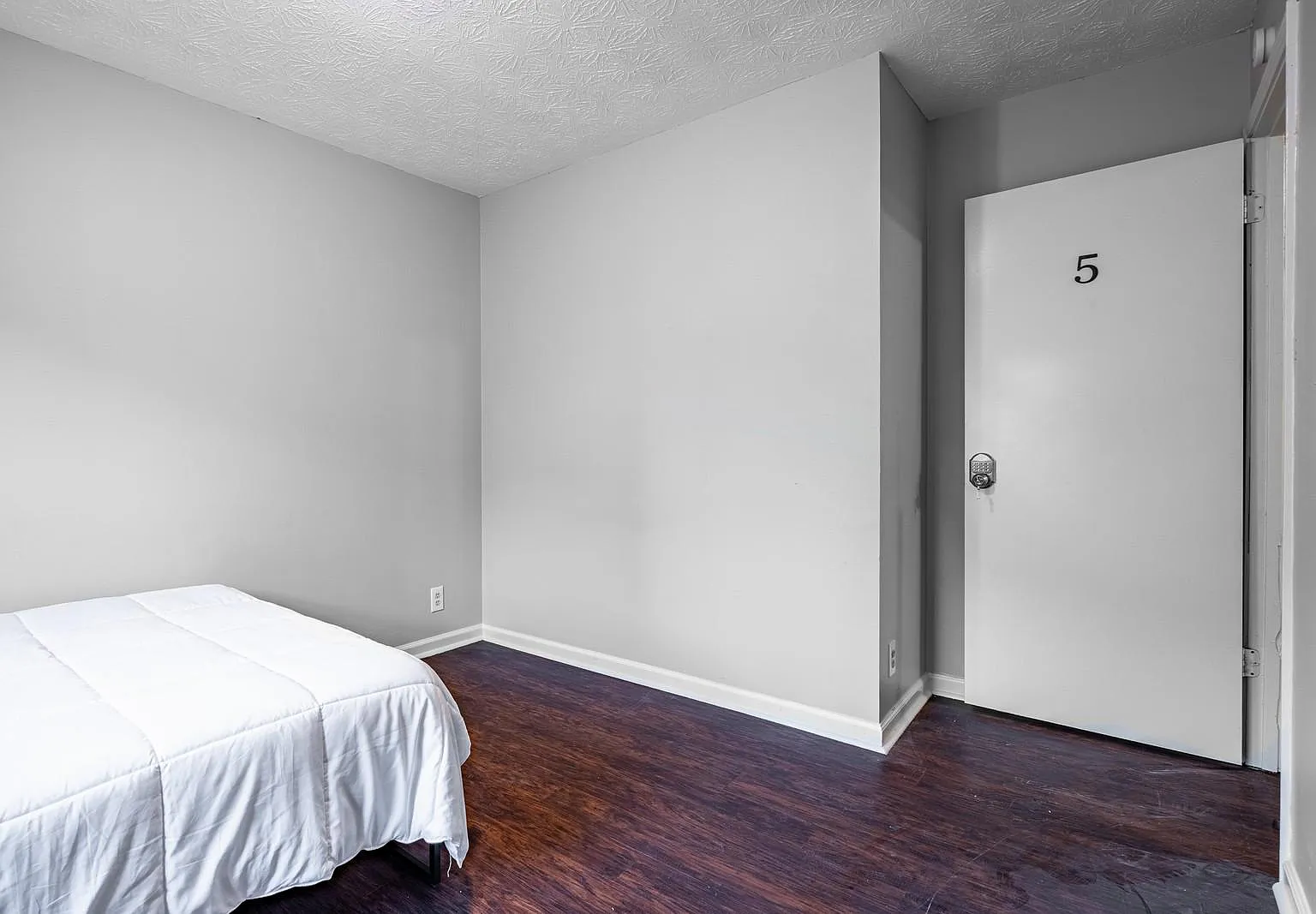 4 bed, 3.0 bath, 1354 sqft, $663 — Photo 1