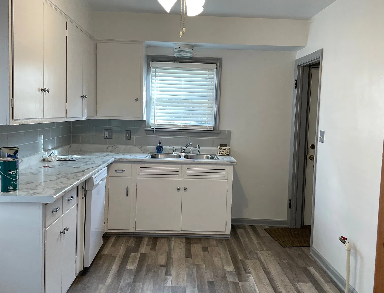 3 bed, 1.5 bath, 1425 sqft, $2,000 — Photo 4