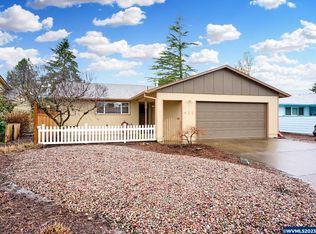 421 W Clackamas Cir, Woodburn, OR