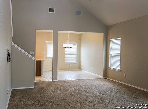 4th image of 305 Maple Way