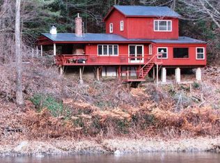24 Railroad Ln, Newfane, VT 05345