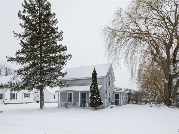 216 Dodge Ave, Sackets Harbor, NY 13685