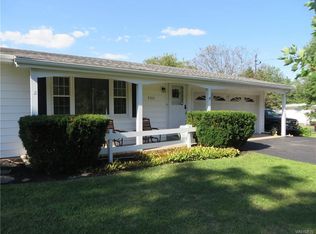 9767 Pearson Rd, Middleport, NY 14105