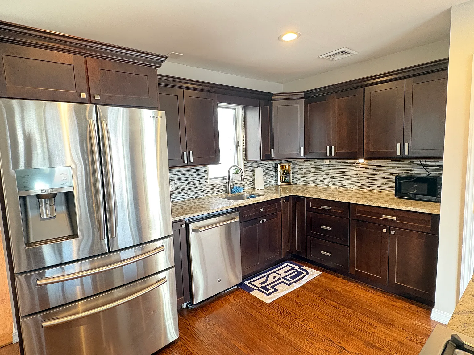 3 bed, 1900 sqft, $5,600 — Photo 2