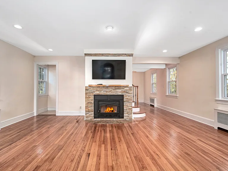 17 Haven Ave — Photo 4